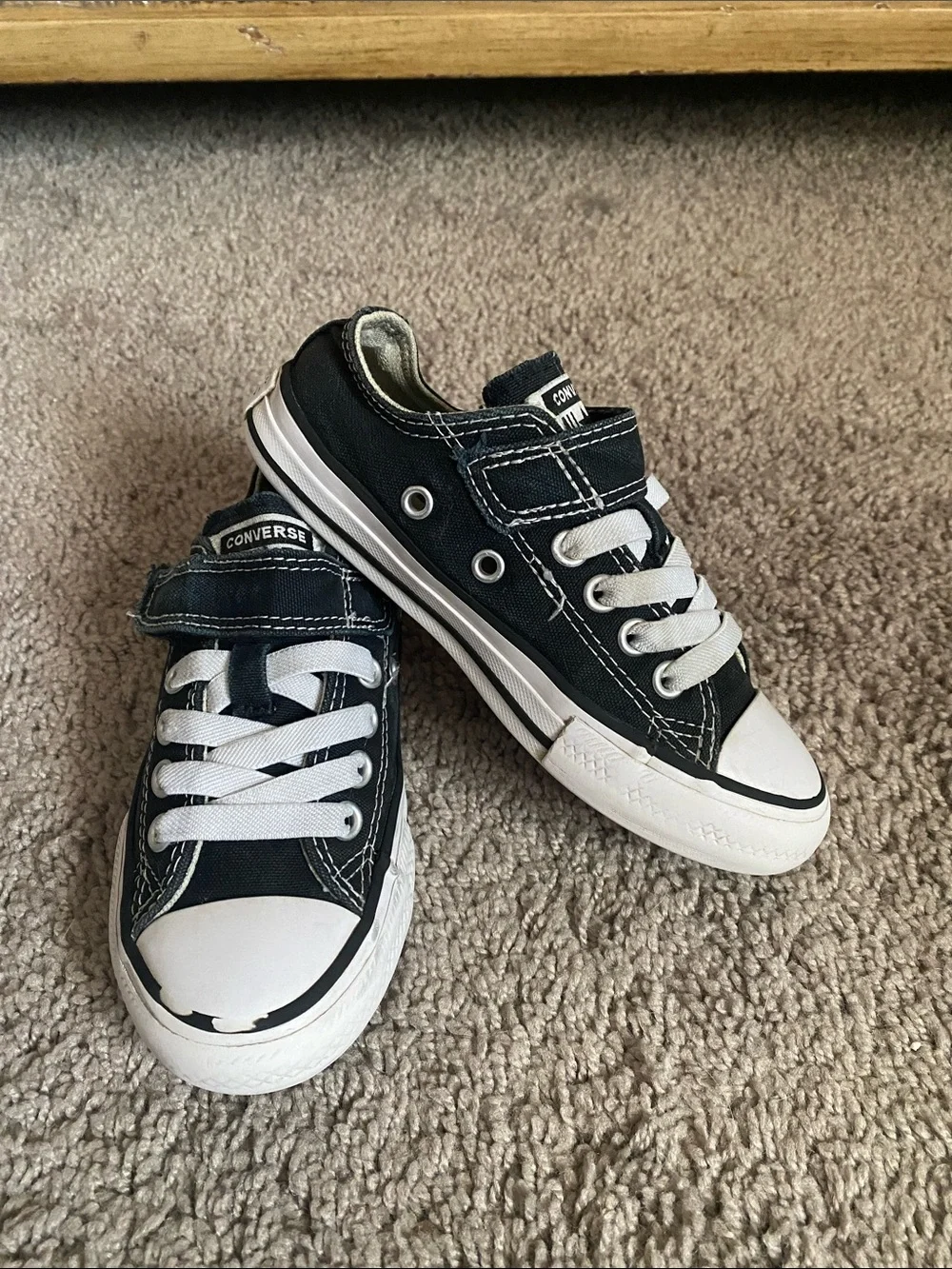 Converse All Star Chuck Taylor V1 Low Top Sneakers size 11
